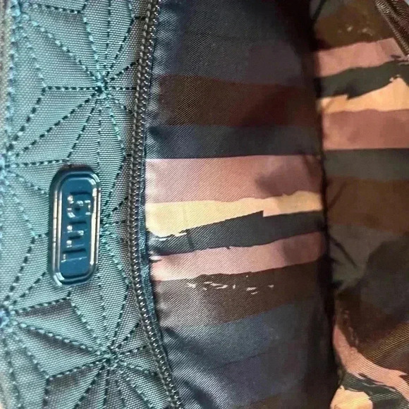 Lug Flyer Classic VL Convertible Crossbody Teal / peacock New without tags - Picture 5 of 11